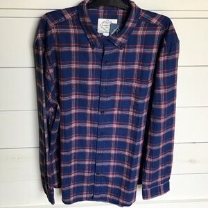 St. John's Bay Navy and Red Plaid Shirt💙❤️